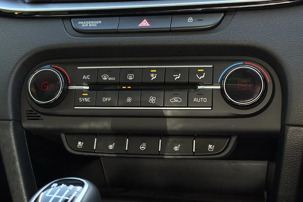 2022-kia-xceed-15-t-gdi-4-big-14