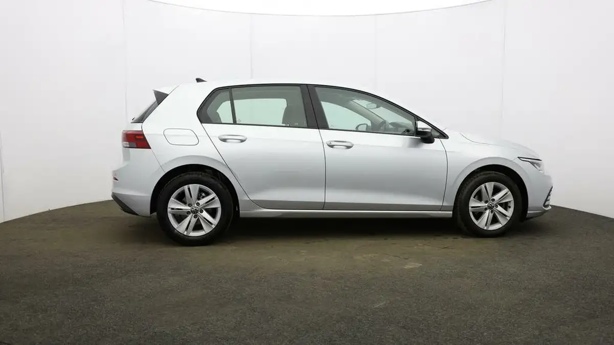 2021-volkswagen-golf-10-etsi-life-hatchback-big-44