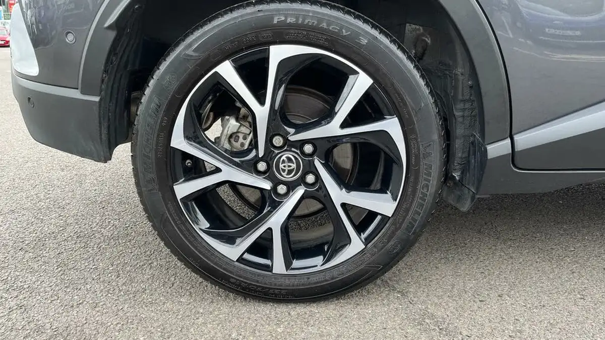 2019-toyota-c-hr-12-design-big-26