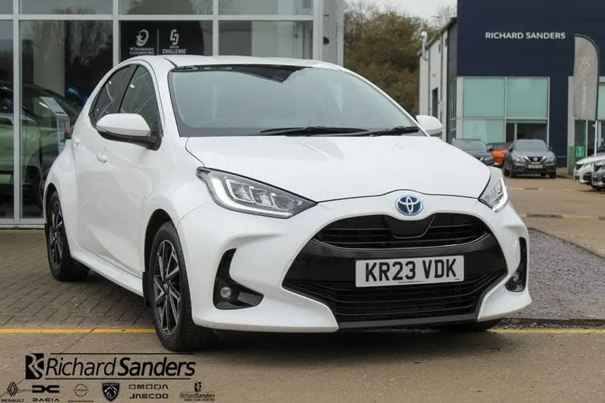 2023-toyota-yaris-15-vvt-i-design-big-0