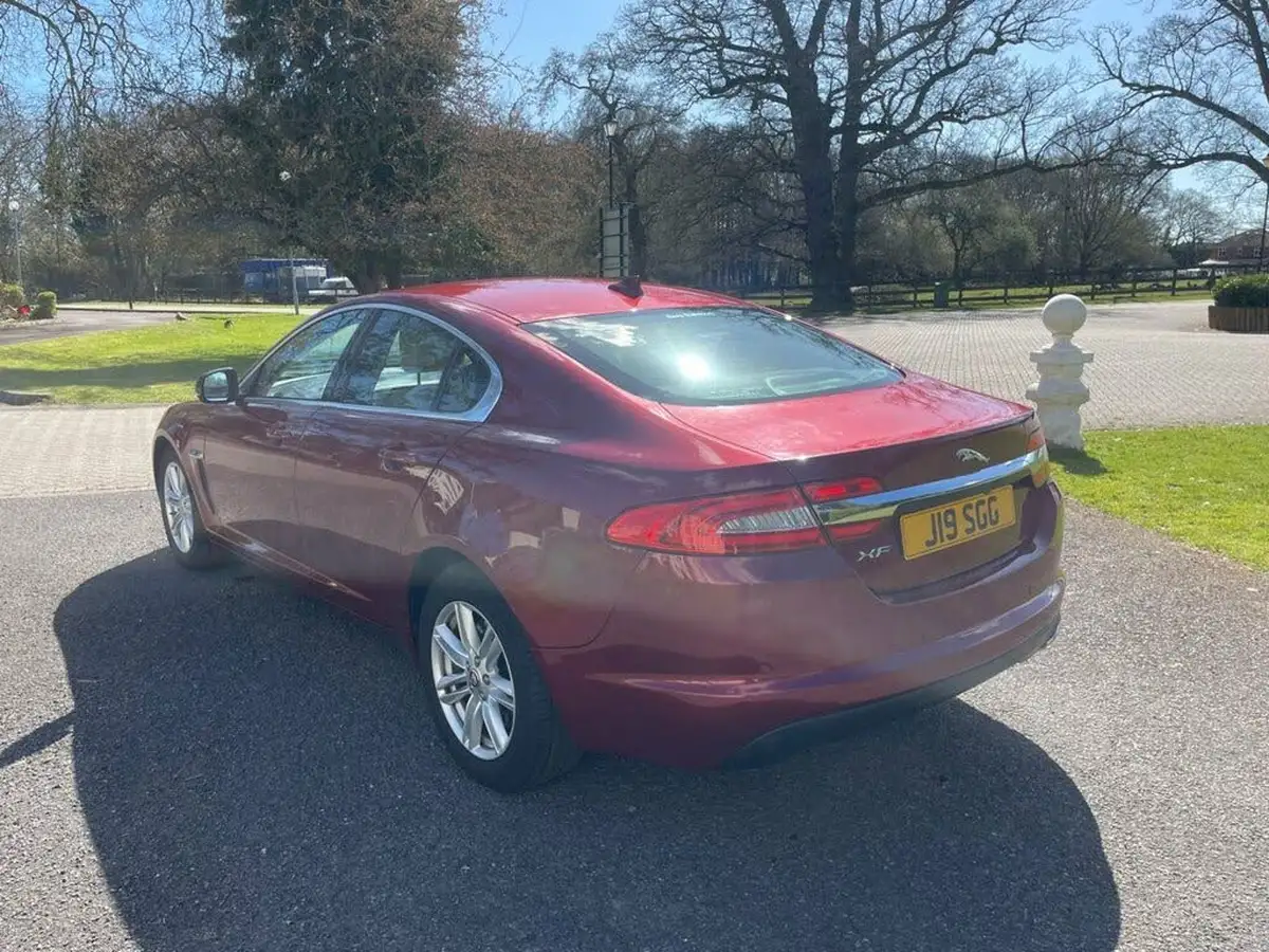2013-jaguar-xf-22td-luxury-200ps-ss-saloon-4d-auto-big-10