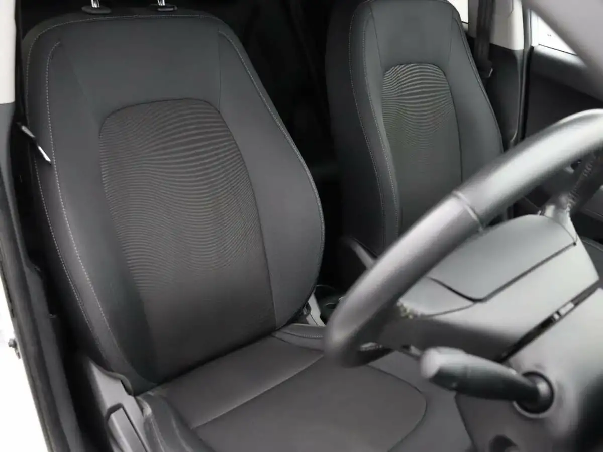 2017-hyundai-i10-12-premium-big-6