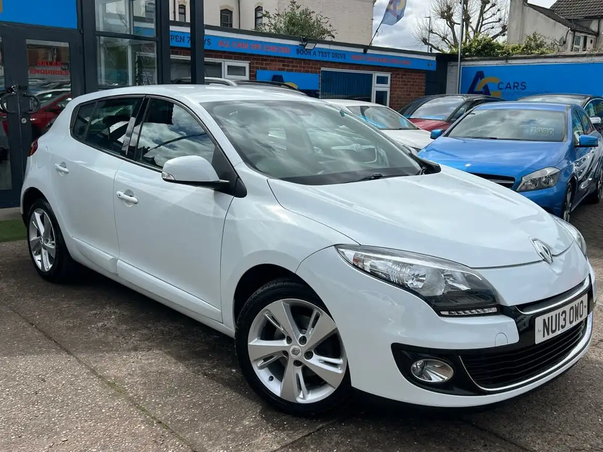 2013-renault-megane-16-dynamique-tom-tom-16v-110bhp-hatchback-5d-big-52