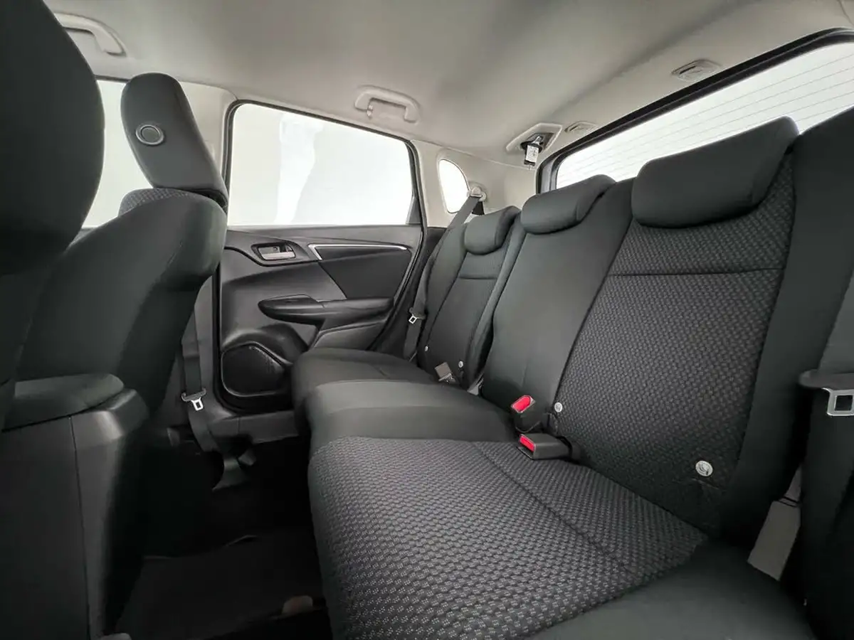 2019-honda-jazz-13-i-vtec-se-navi-cvt-big-11
