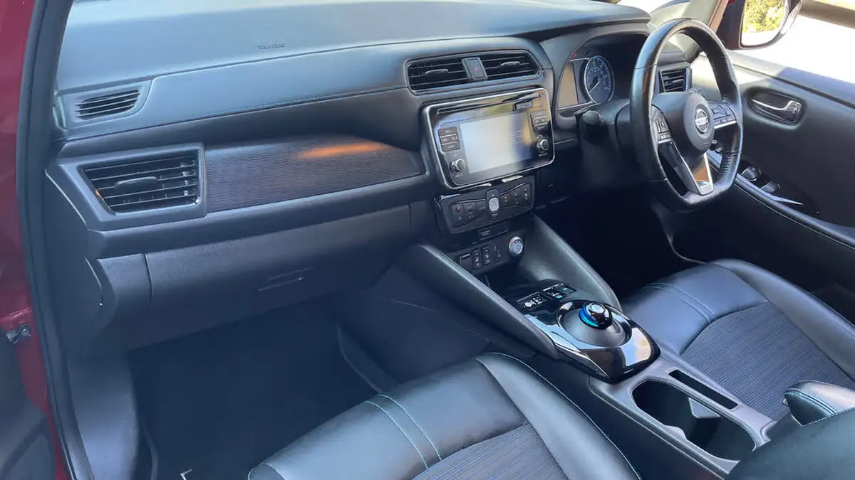2018-nissan-leaf-e-n-connecta-big-9