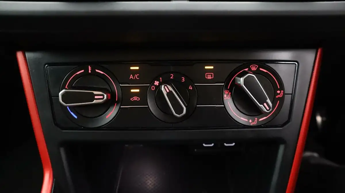 2021-volkswagen-polo-20-tsi-gti-big-12