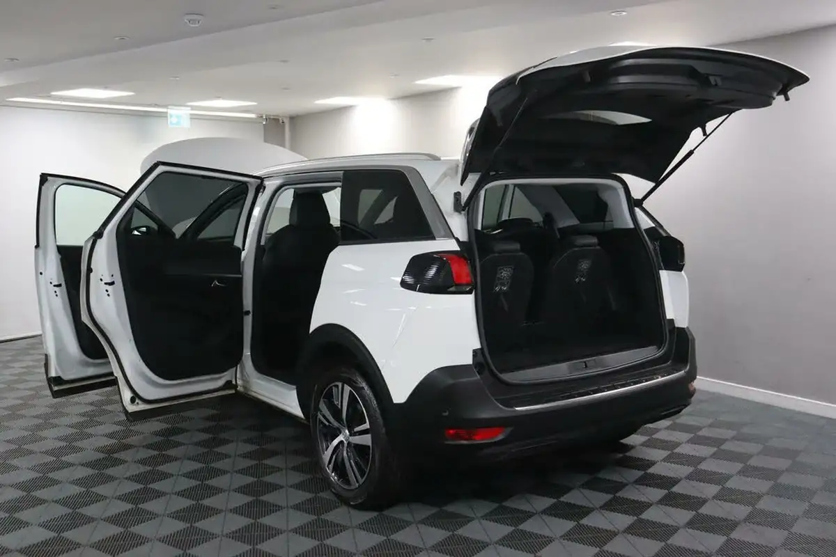 2018-peugeot-5008-suv-15-bluehdi-allure-big-16