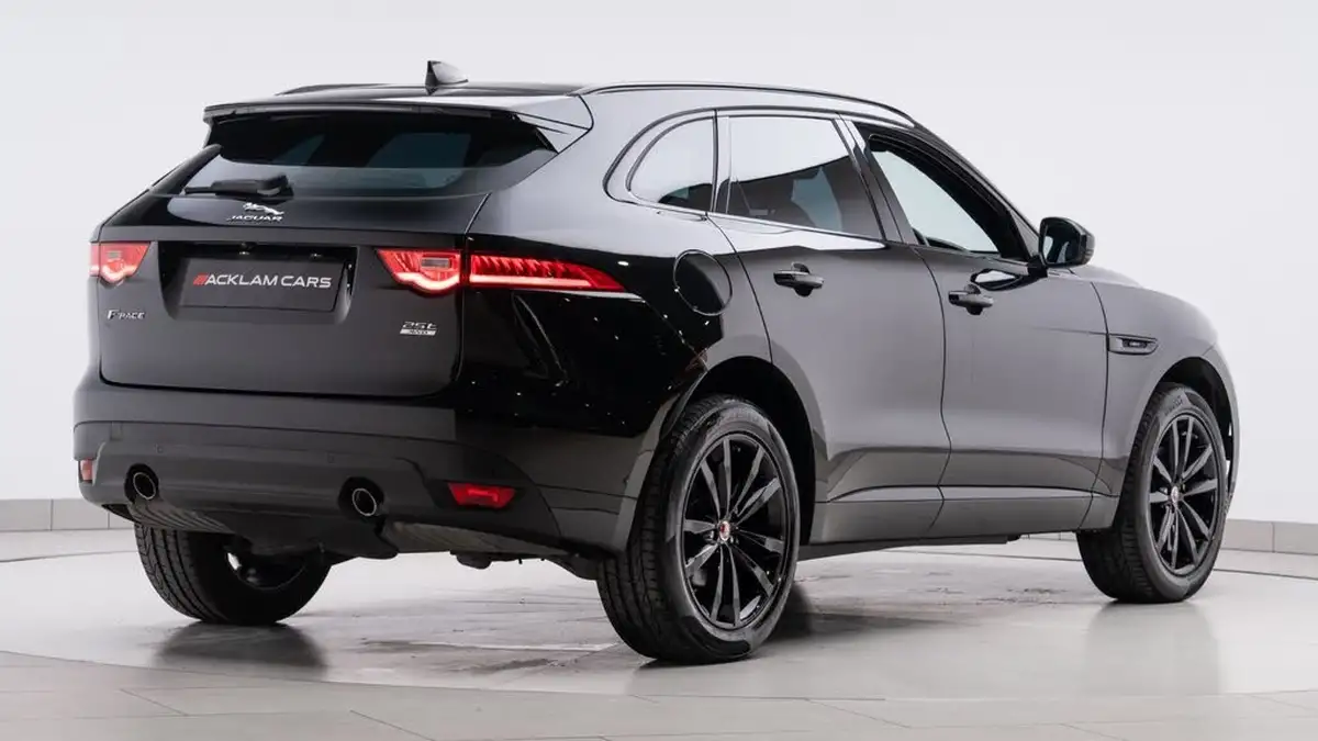 2020-jaguar-f-pace-20i-chequered-flag-big-4