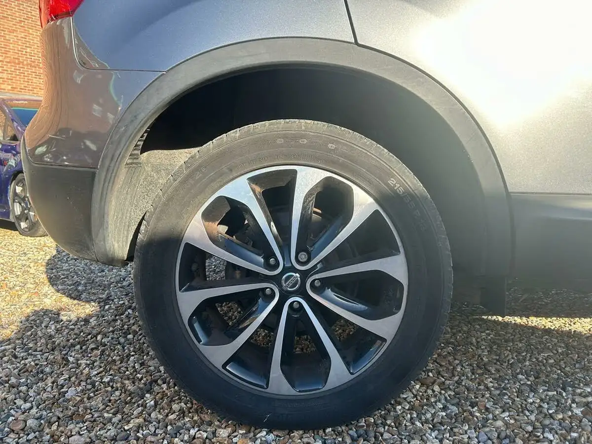 2012-nissan-qashqai-20td-n-tec-big-75