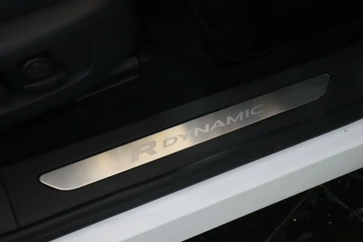 2019-land-rover-range-rover-evoque-20-d150-r-dynamic-se-big-24