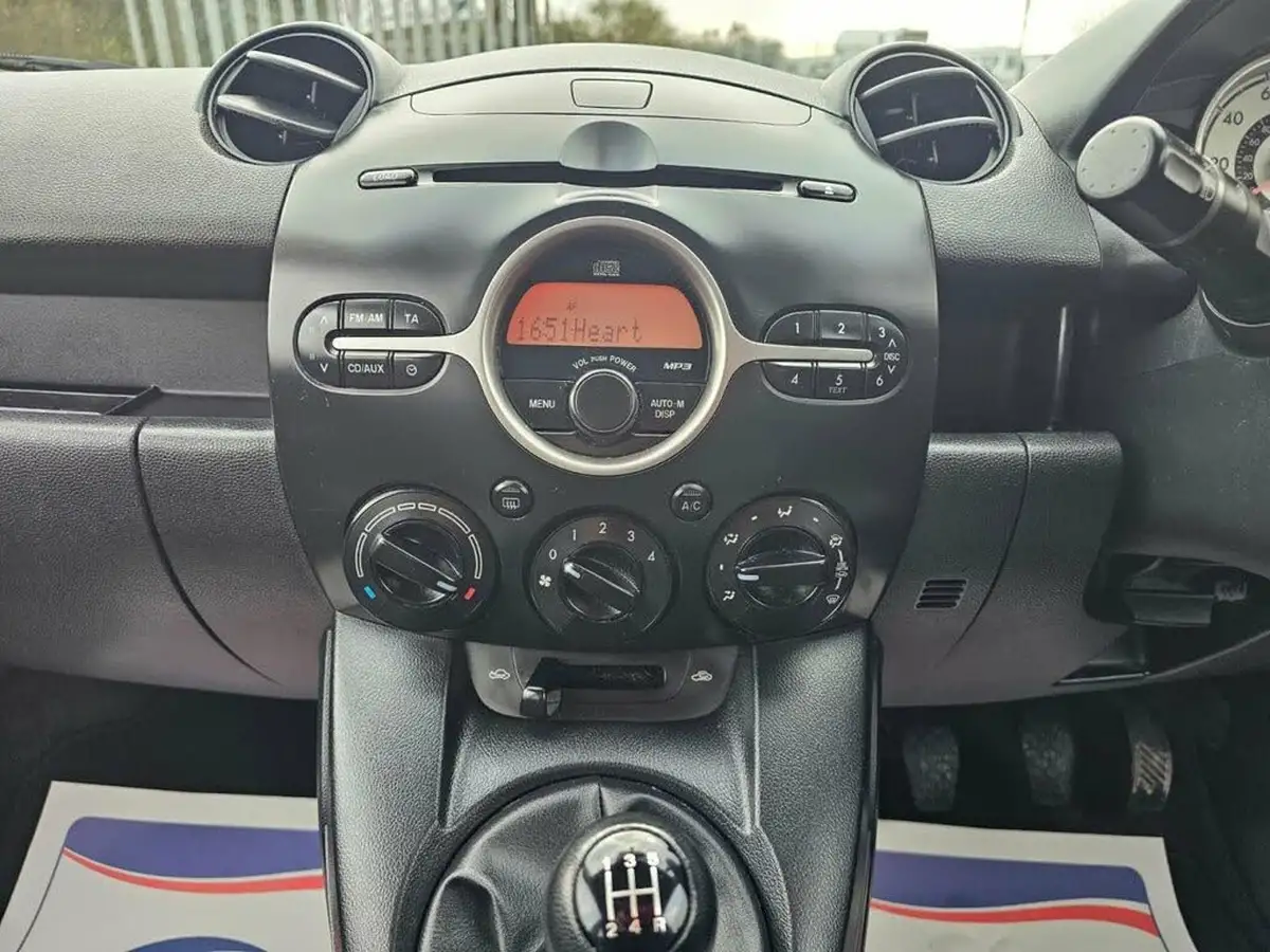 2010-mazda-mazda2-13-ts-air-con-3d-big-15