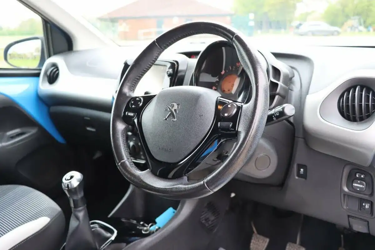 2016-peugeot-108-12-puretech-allure-top-5d-big-12