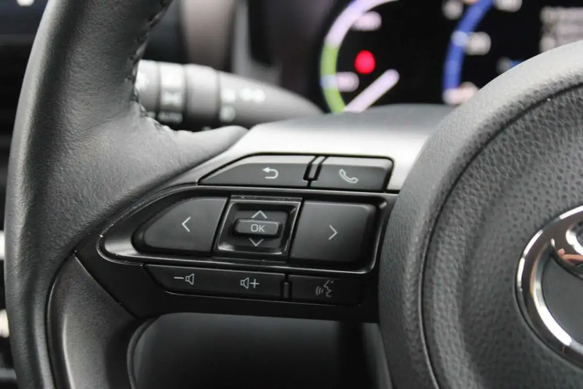 2021-toyota-yaris-cross-15-vvt-i-excel-big-27