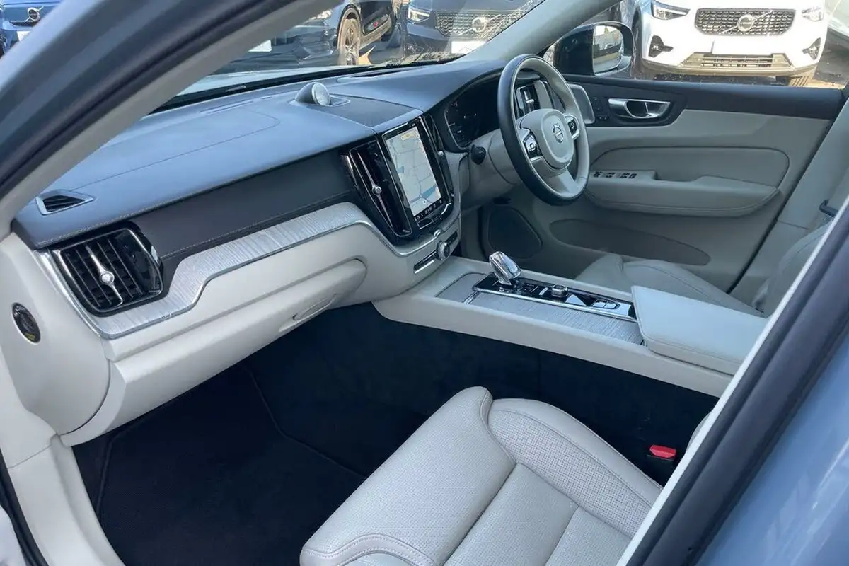 2023-volvo-xc60-20-t8-ultimate-dark-big-25