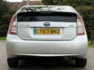 2014-toyota-prius-small-10