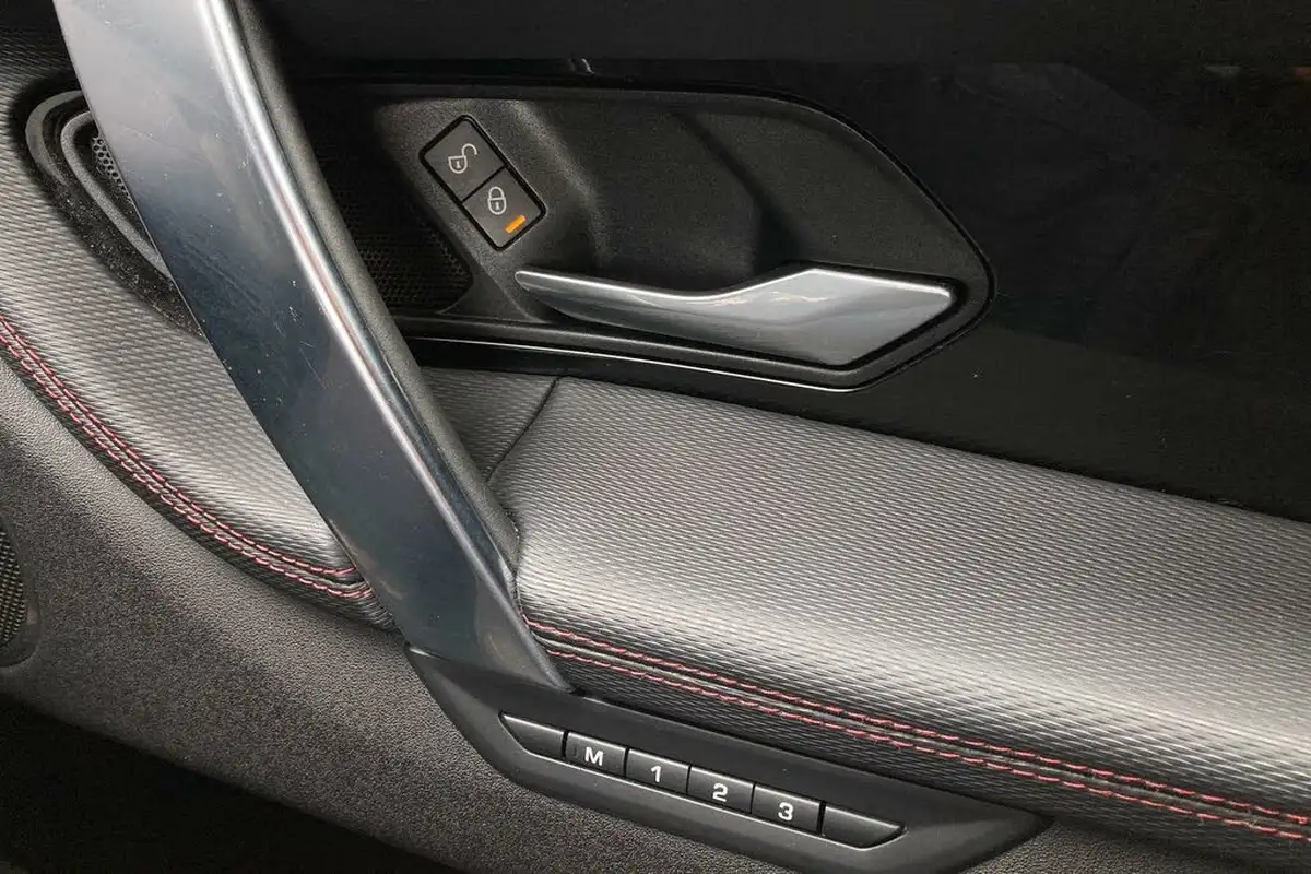 2019-land-rover-discovery-sport-20-d240-r-dynamic-hse-big-33