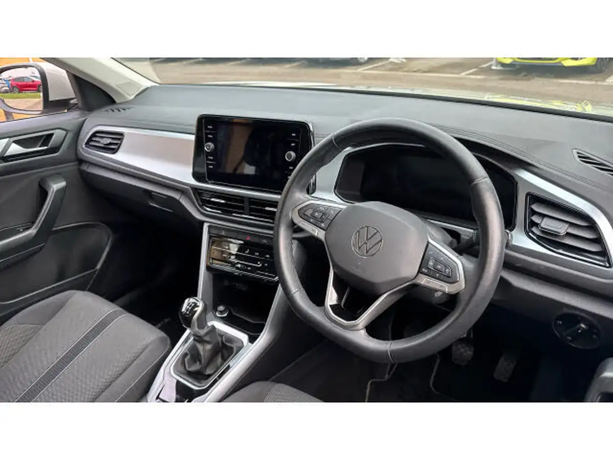 2023-volkswagen-t-roc-10-tsi-life-big-10