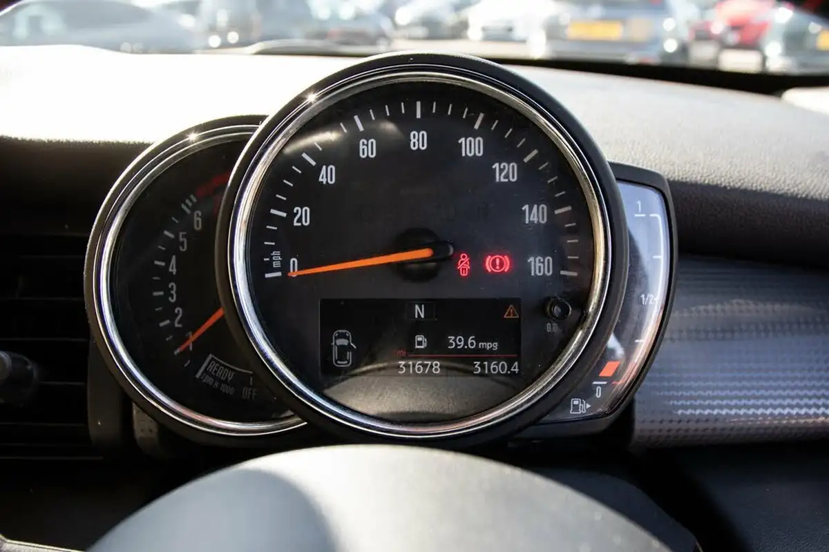 2019-mini-cooper-15-cooper-sport-hatchback-3d-big-14