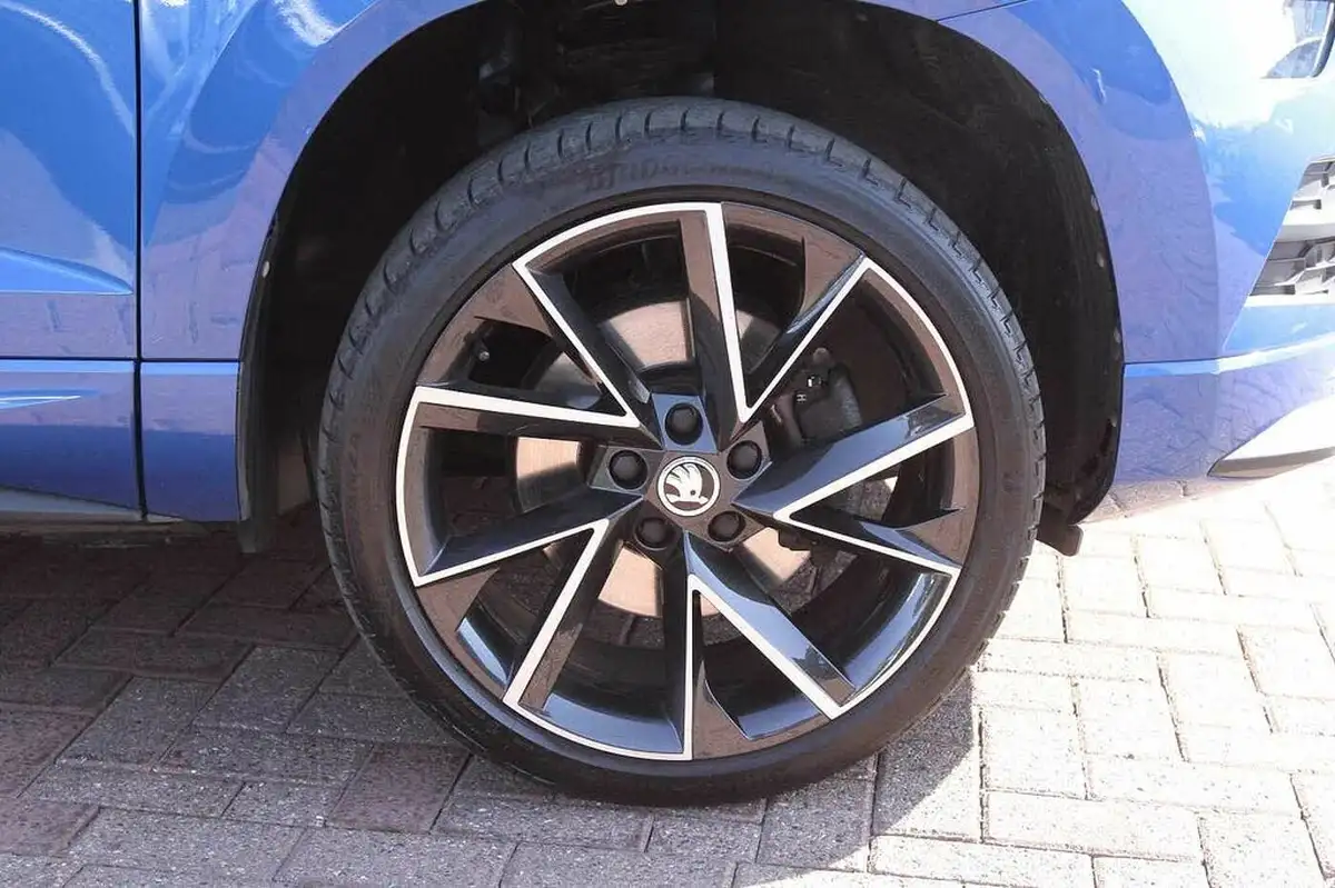 2021-skoda-karoq-15-tsi-sportline-big-4