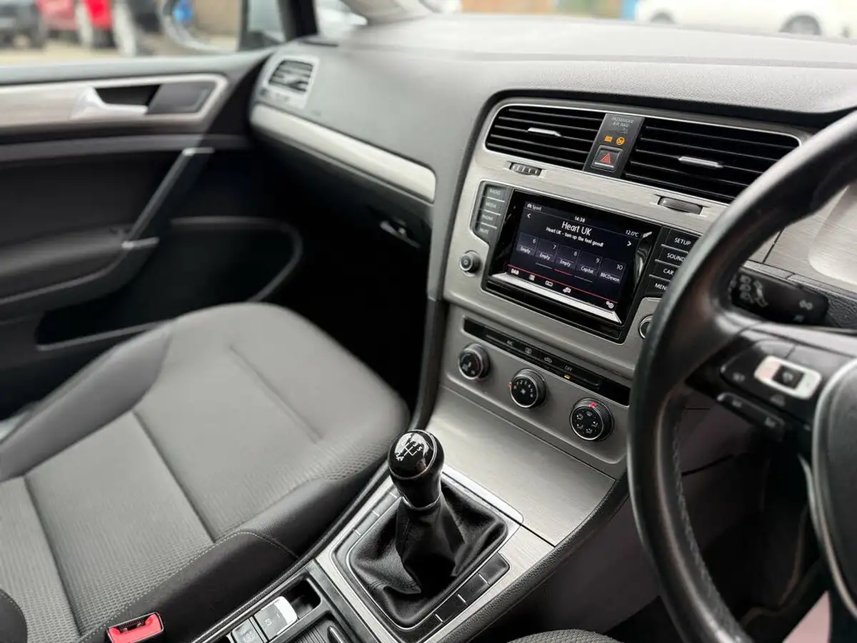 2014-volkswagen-golf-16tdi-se-ss-hatchback-5d-big-22