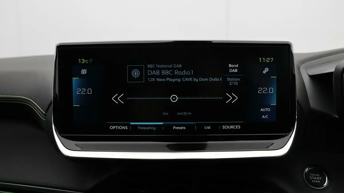 2021-peugeot-208-e-gt-50kwh-big-10