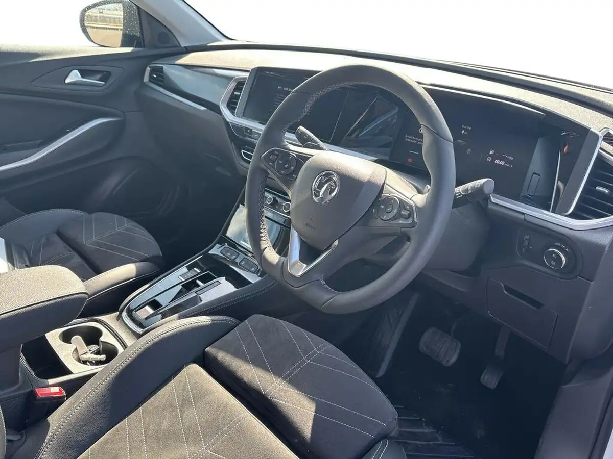 2024-vauxhall-grandland-12-ultimate-136ps-hybrid-e-dct6-auto-big-14