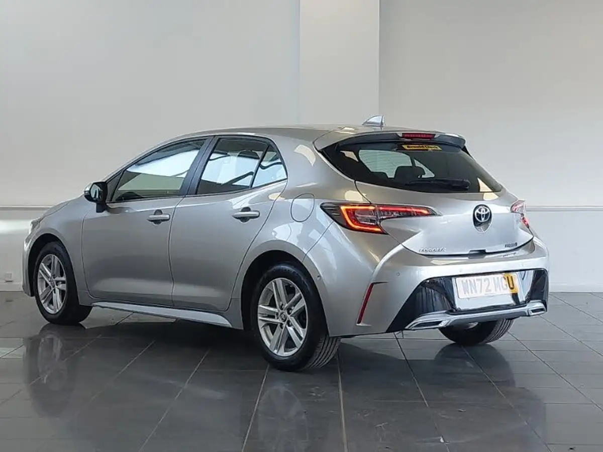 2022-toyota-corolla-20-vvt-i-icon-tech-hatchback-big-1
