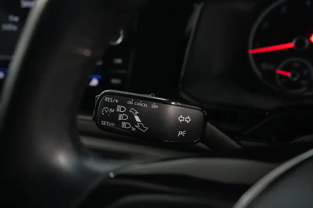 2018-volkswagen-polo-10-se-75ps-big-27
