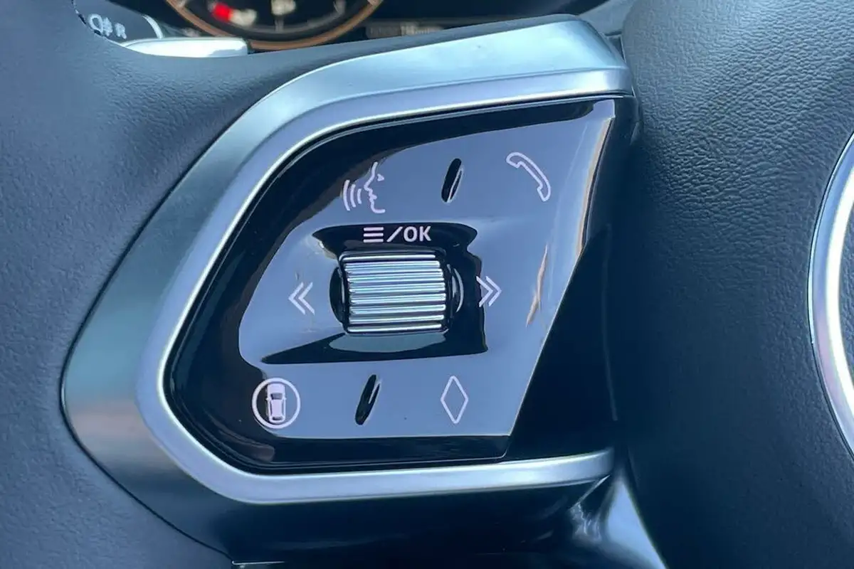 2024-jaguar-f-pace-20-d200-r-dynamic-se-black-big-42