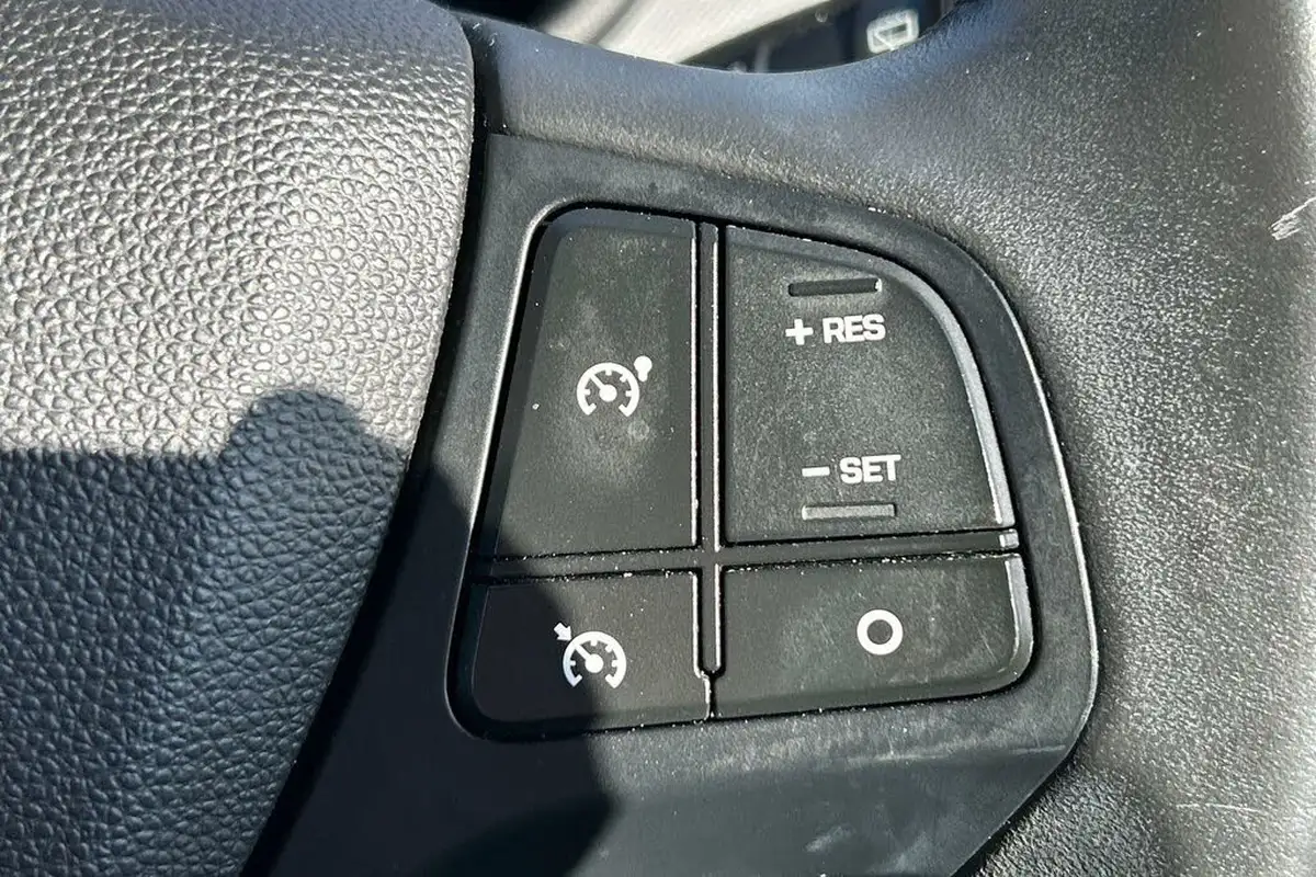 2018-hyundai-i10-10-se-67ps-big-14
