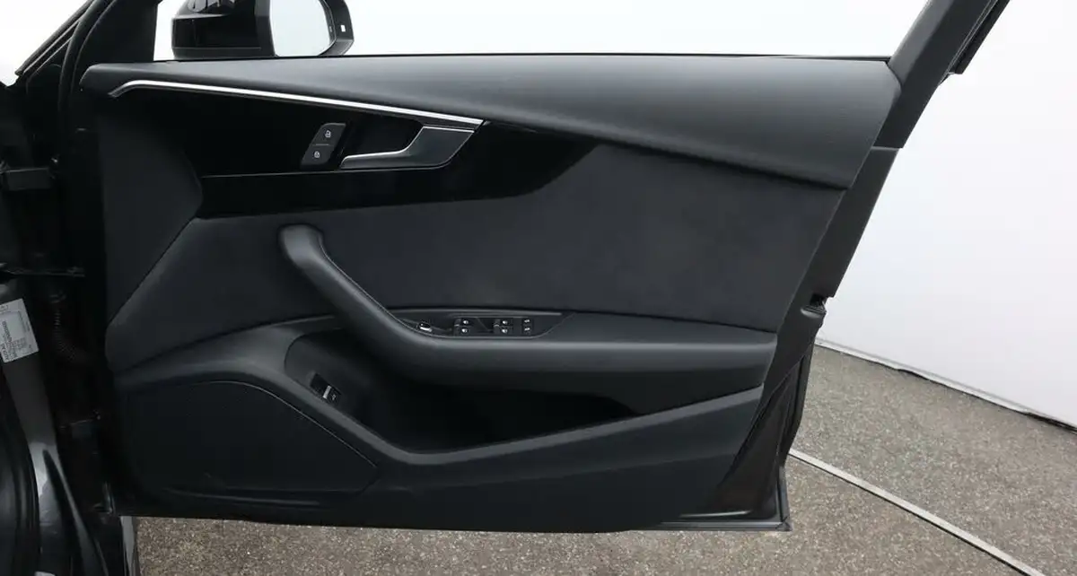 2022-audi-a4-avant-20-35-tfsi-black-edition-s-tronic-big-15