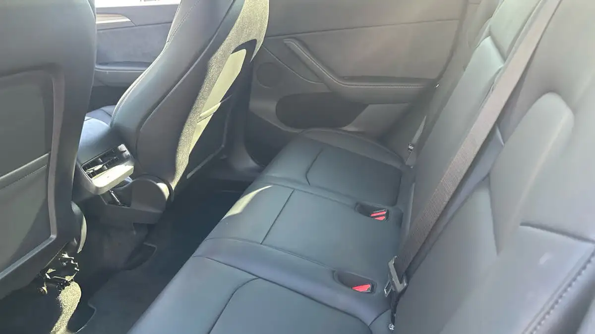 2023-tesla-model-y-e-rwd-big-13