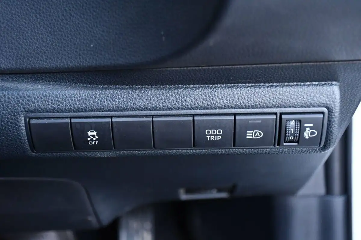 2024-toyota-corolla-18-vvt-i-icon-touring-sports-big-29