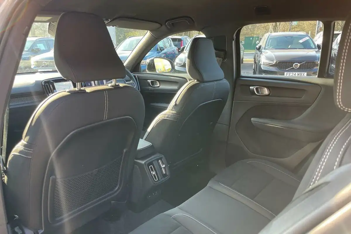 2024-volvo-xc40-20-b3-plus-big-29