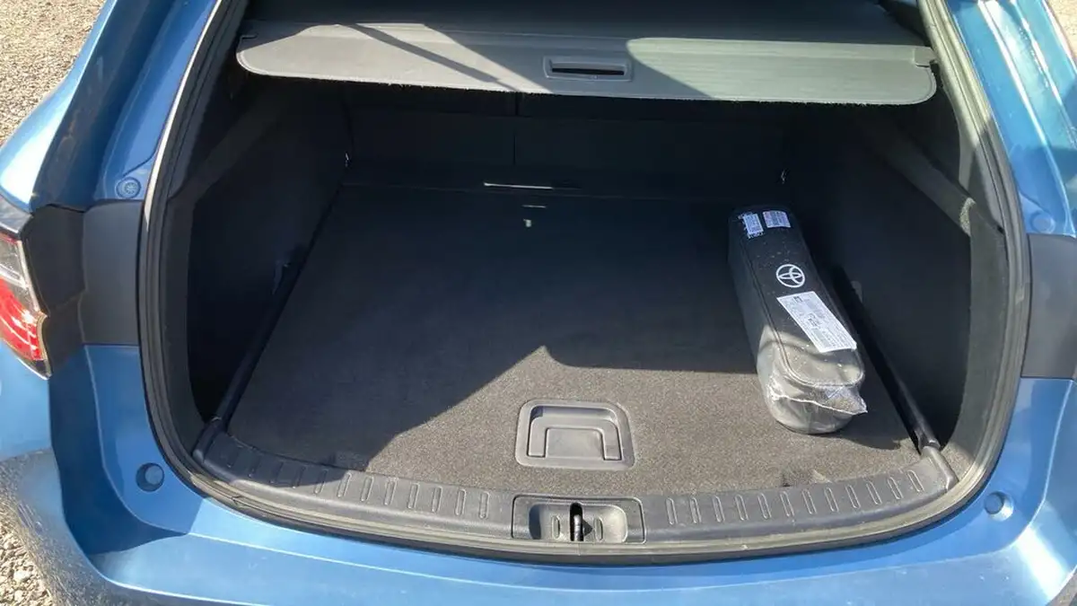 2022-toyota-corolla-18-vvt-i-icon-tech-spare-wheel-touring-sports-5d-big-13