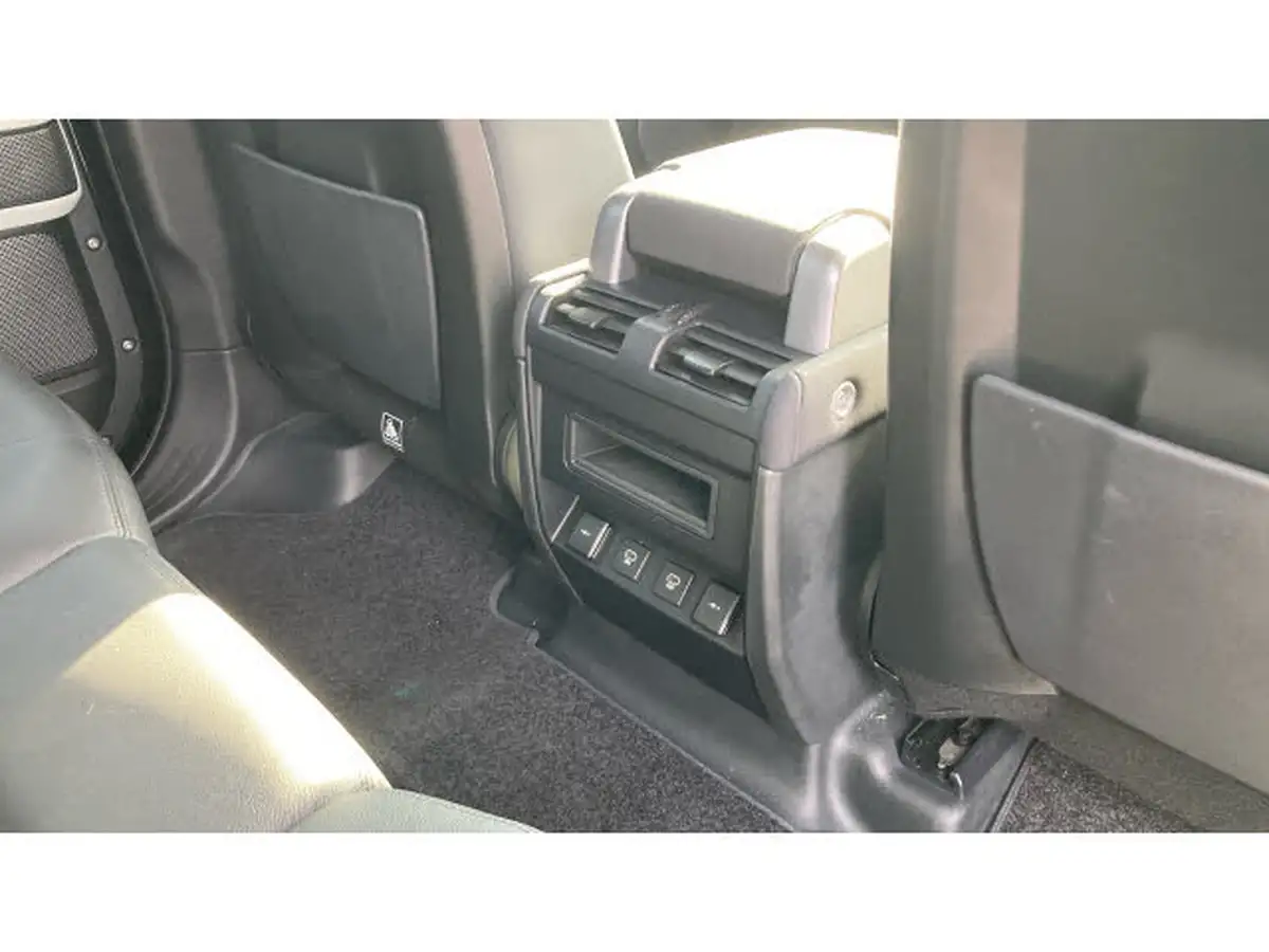 2022-land-rover-110-defender-30-d250-xs-edition-big-17