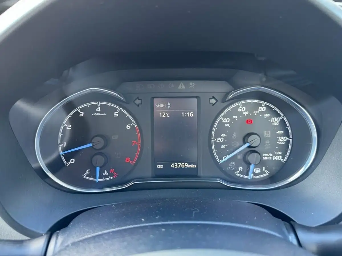2017-toyota-yaris-15-vvt-i-icon-navi-big-24