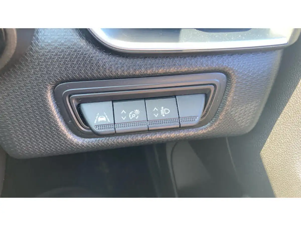 2021-renault-clio-10-tce-iconic-90ps-big-30