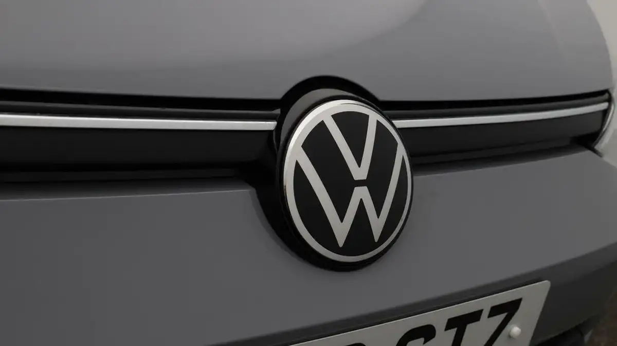 2022-volkswagen-golf-20tdi-life-hatchback-big-21