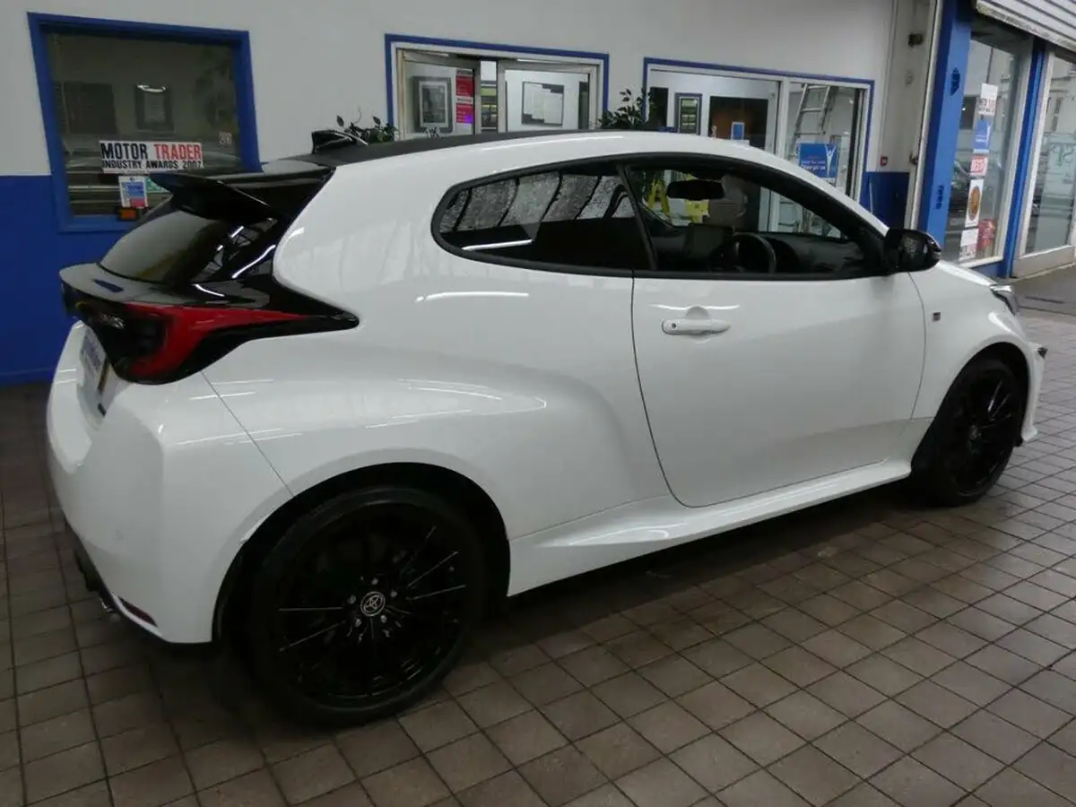2021-toyota-yaris-16-gr-convenience-pack-big-43