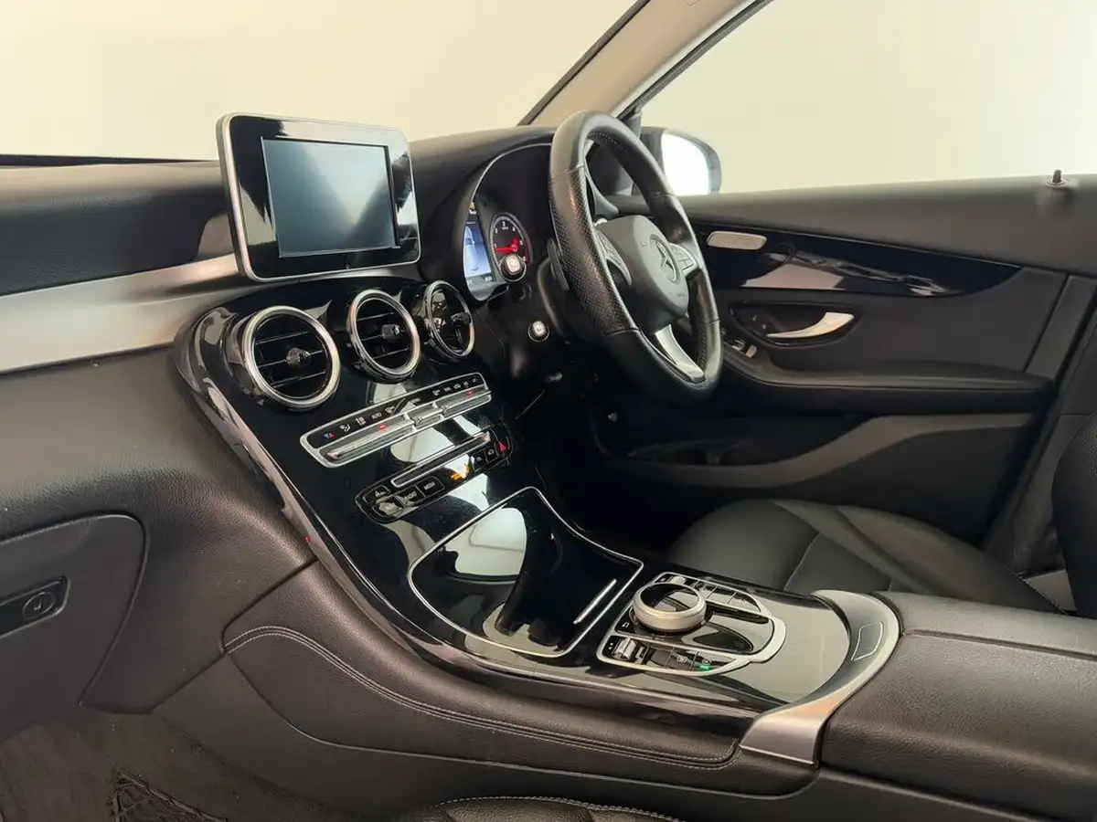 2018-mercedes-benz-glc-class-21d-glc220d-urban-edition-big-14