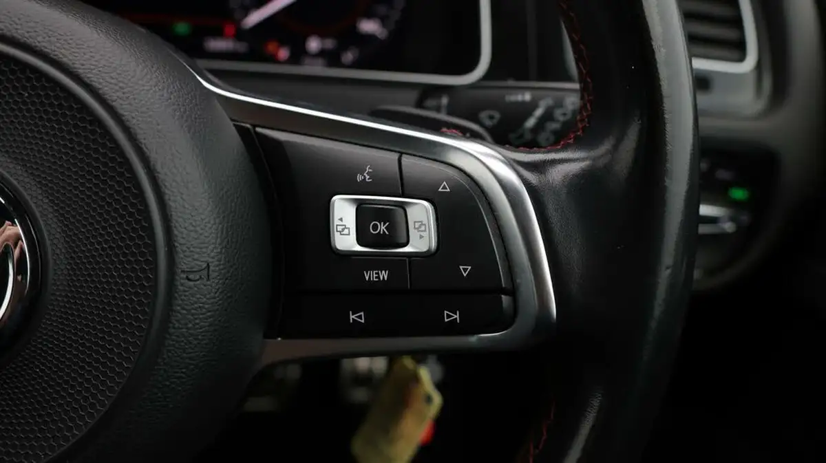 2018-volkswagen-golf-20-tsi-gti-performance-5d-dsg-big-24