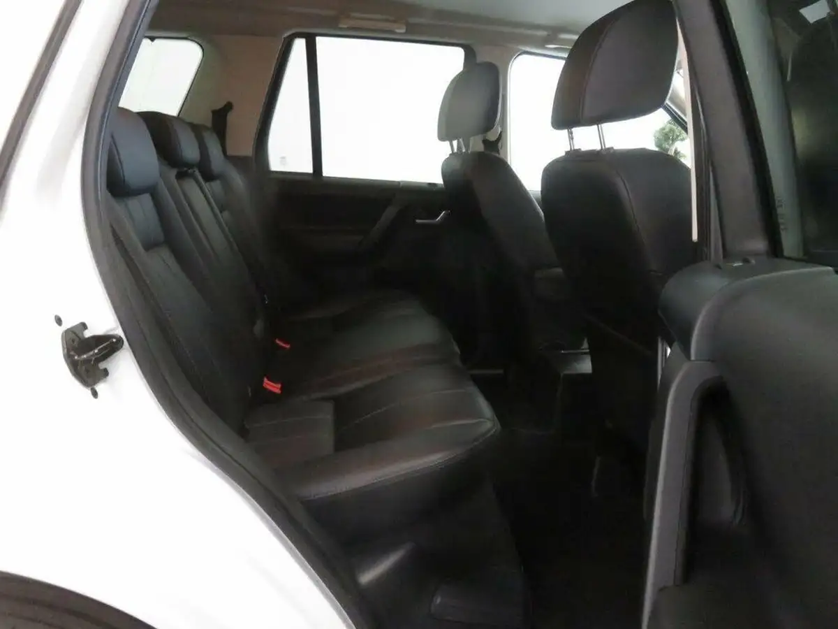 2014-land-rover-freelander-2-22td4-se-tech-big-45