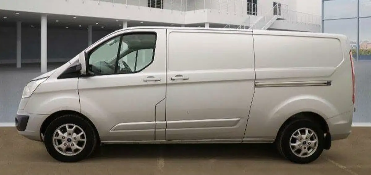 2014-ford-transit-custom-22tdci-290-l2h1-limited-125ps-panel-van-big-2