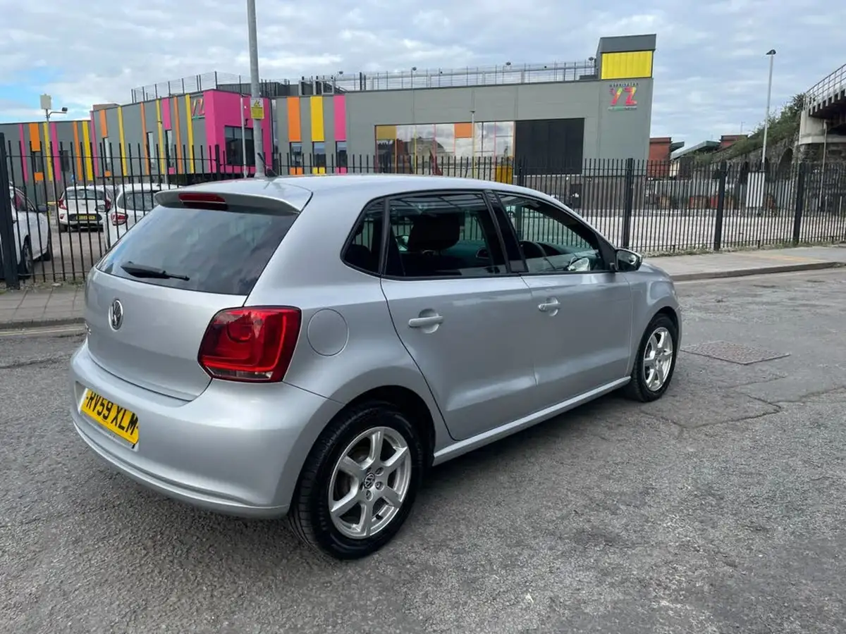2009-volkswagen-polo-12-moda-60ps-5d-big-3