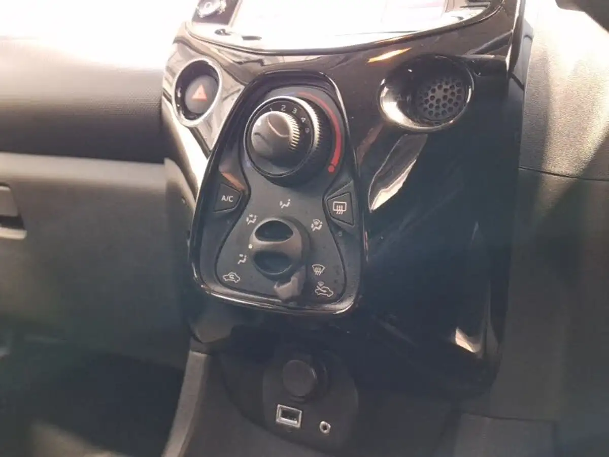 2021-citroen-c1-10-vti-shine-5d-big-16
