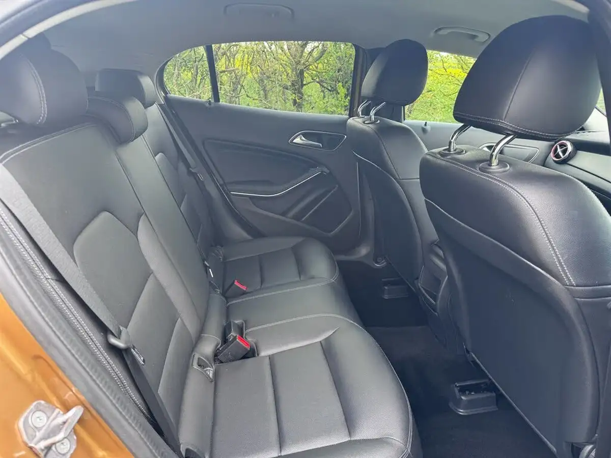 2017-mercedes-benz-gla-class-16-gla-200-se-executive-big-12