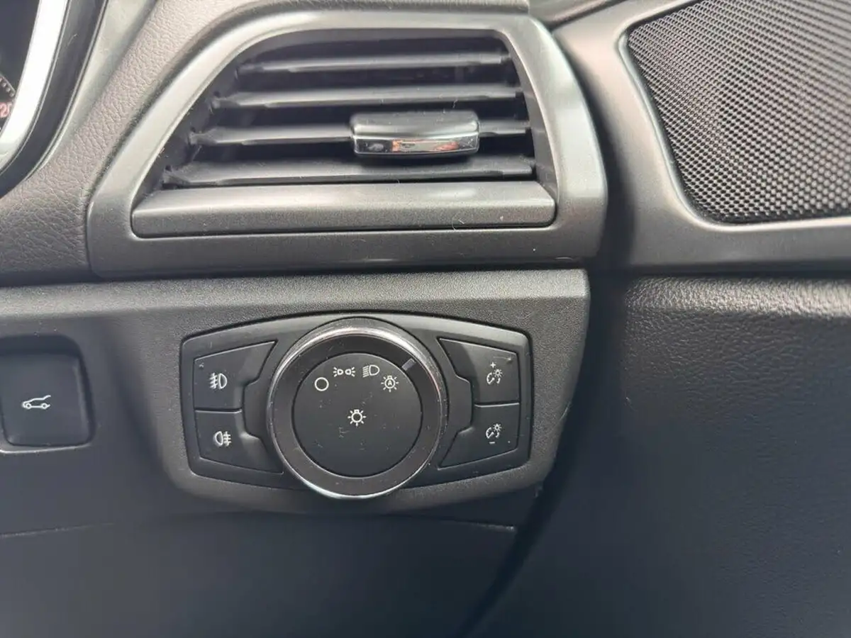 2016-ford-mondeo-20-titanium-t-estate-big-18