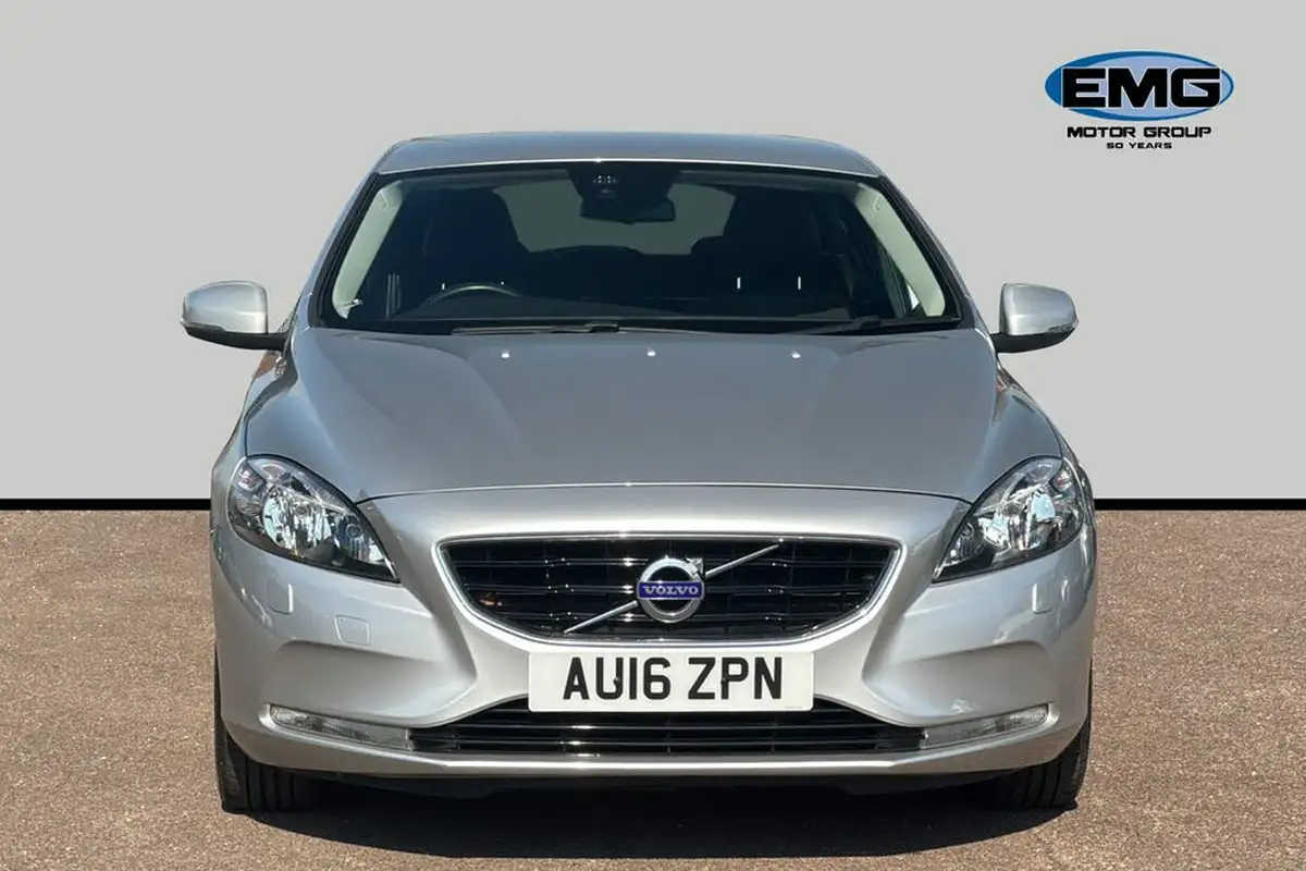 2016-volvo-v40-15-se-t3-152bhp-big-1