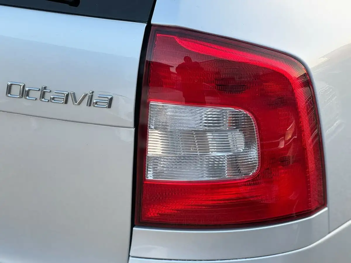 2012-skoda-octavia-20td-se-plus-140bhp-estate-big-39